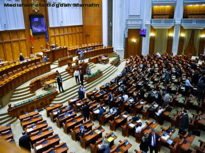 Angajaţii din România vor avea acces online la datele proprii din REVISAL. Parlamentul a adoptat proiectul USR