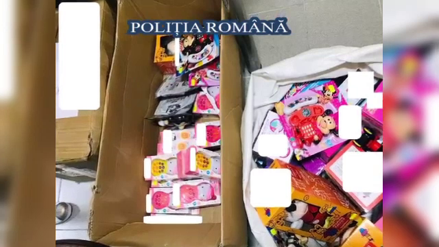 Mii de jucării și haine contrafăcute puse la vânzare, confiscate de polițiștii din Alba Iulia. Care este valoarea acestora