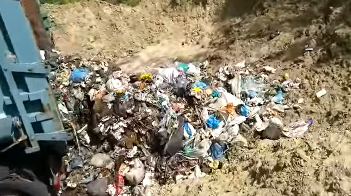 Șeful Gărzii de Mediu spune că a descoperit o groapă ilegală de deșeuri patronată chiar de către o primărie