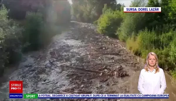 Ploile au făcut ravagii în țară. O porțiune dintr-un drum județean din județul Alba s-a surpat din cauza apelor
