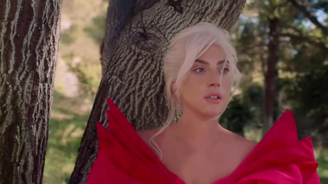 (P) Lady Gaga, ambasadoarea noului parfum Voce Viva by Valentino