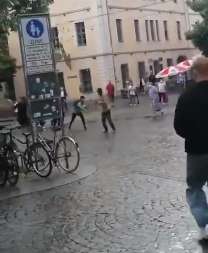 Trei morți și șase răniți, după un atac cu cuțit pe o stradă din Germania. VIDEO