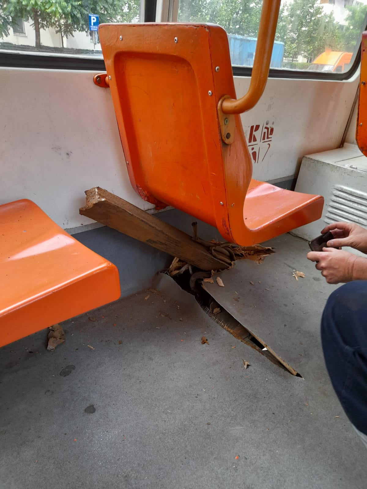 Aproape un sfert din liniile de tramvai ce traversează Capitala sunt vechi. Accidente se pot produce oricând