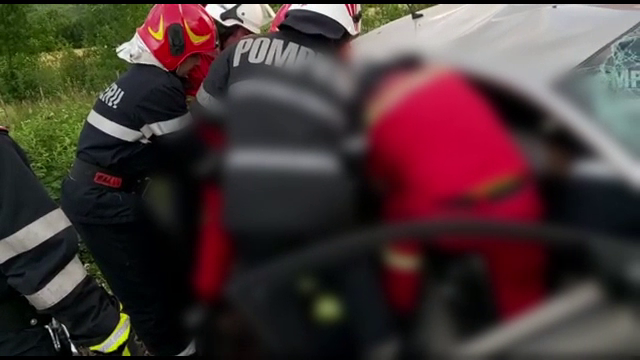 Un tânăr a încercat să se omoare pentru că a pierdut la păcănele. A oprit mașina în fața trenului