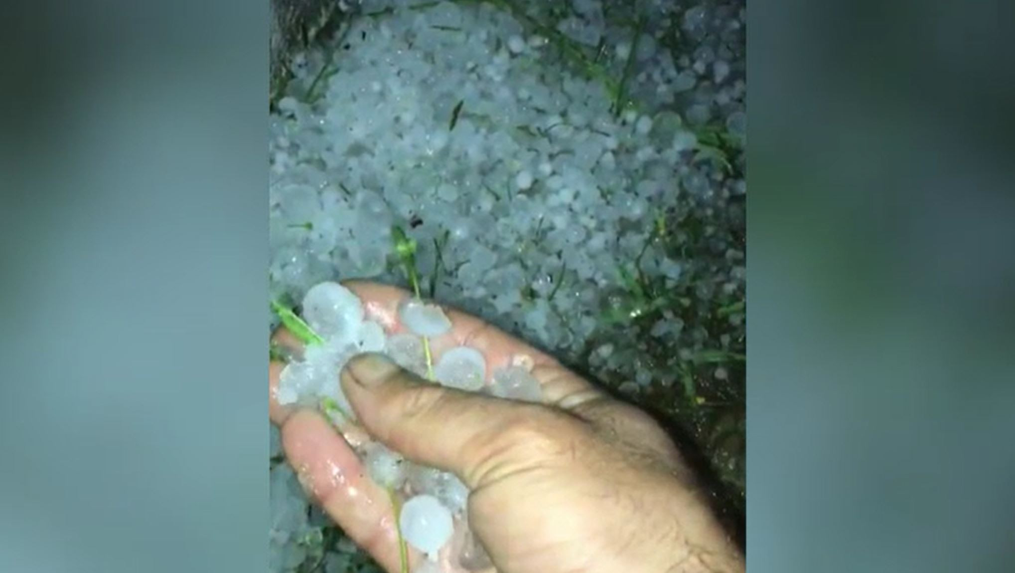 Vremea extremă continuă să facă ravagii în țară. Oamenii, avertizați prin sistemul RO-Alert să stea în case