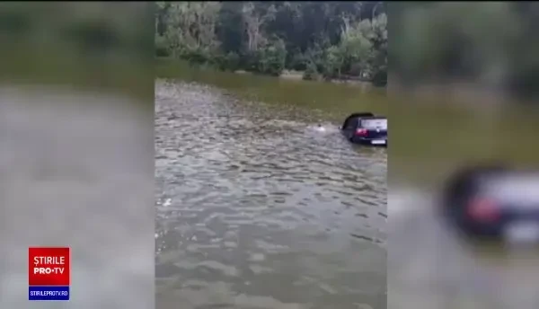 Momentul în care o tânără care a vrut să se sinucidă este salvată de un polițist. VIDEO