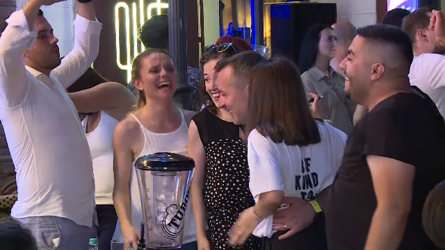 Cod roșu de distracție în București. Unii au dansat în Centrul Vechi, în timp ce alții au recitat poezii în Grădina Botanică