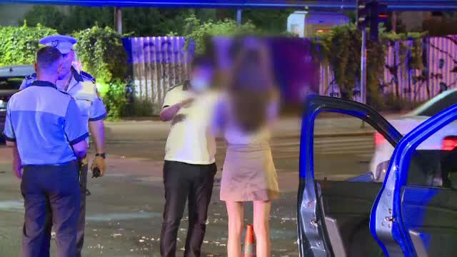 Două șoferițe s-au ciocnit puternic în București. Una a ajuns la spital