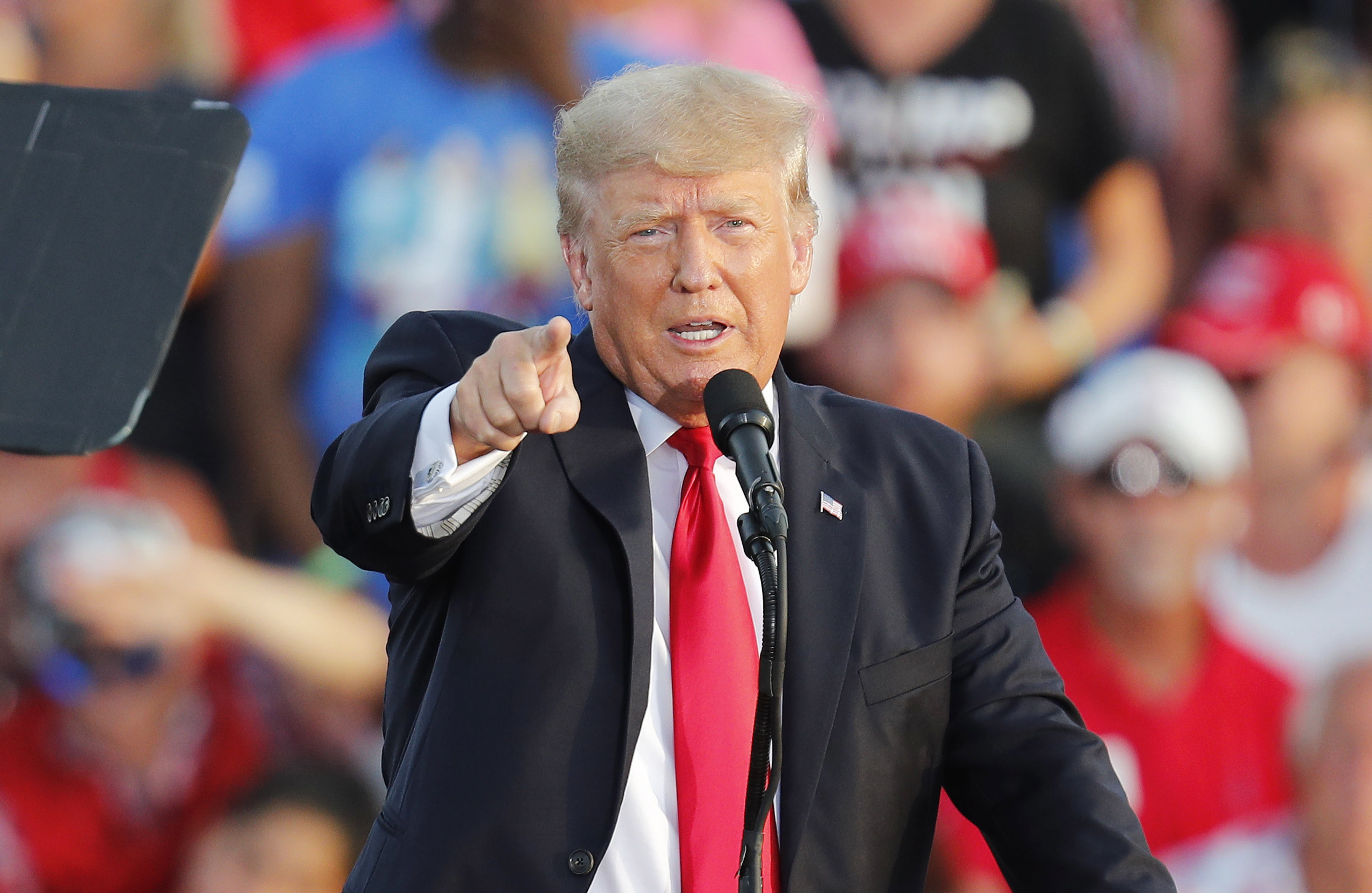 Trump îl acuză pe Alec Baldwin că ar fi tras intenționat în membrii echipei de filmare: „Este un tip cu probleme, un nebun”