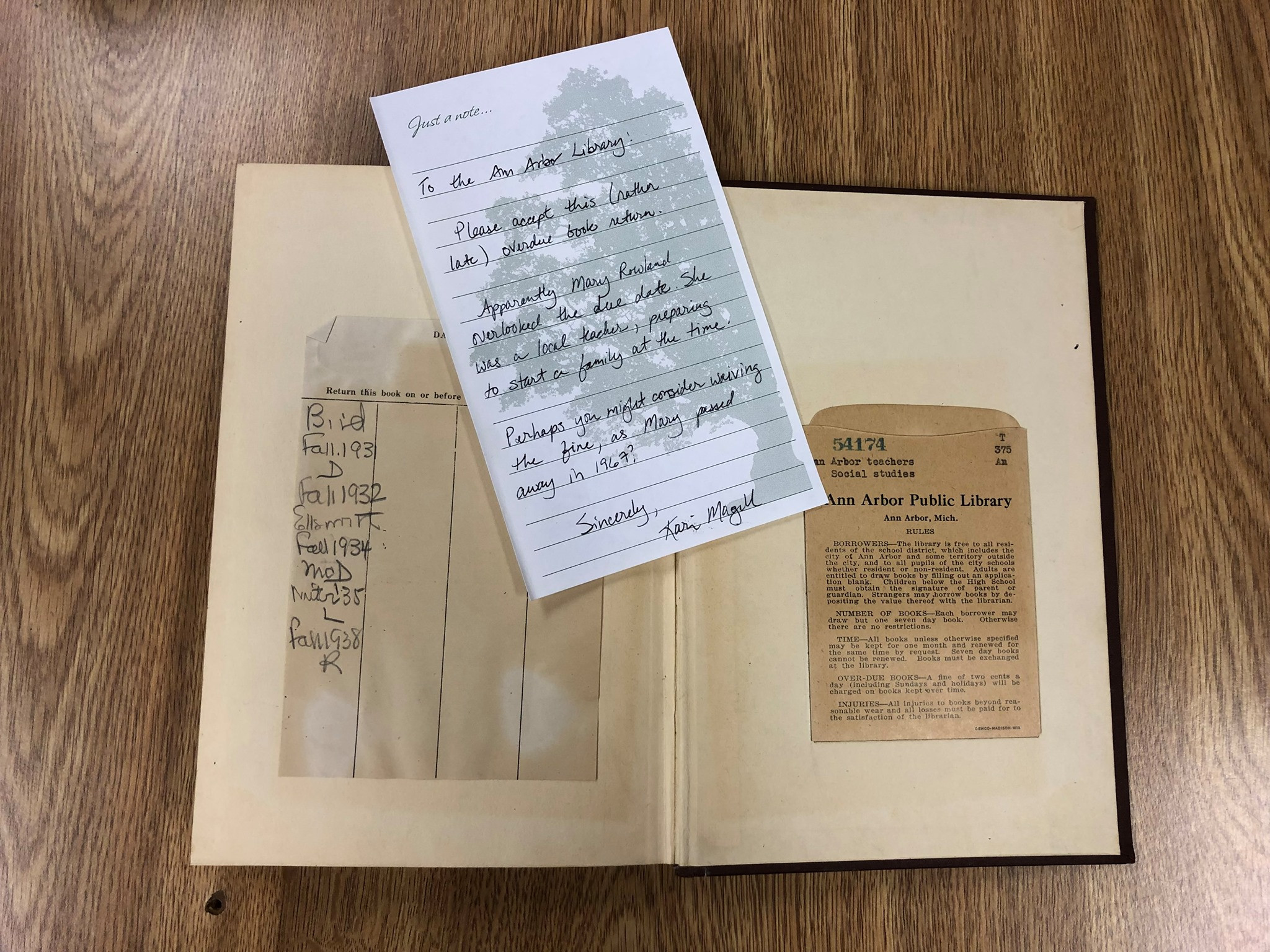 După 70 de ani, o carte a fost returnată bibliotecii. Ce s-a întâmplat