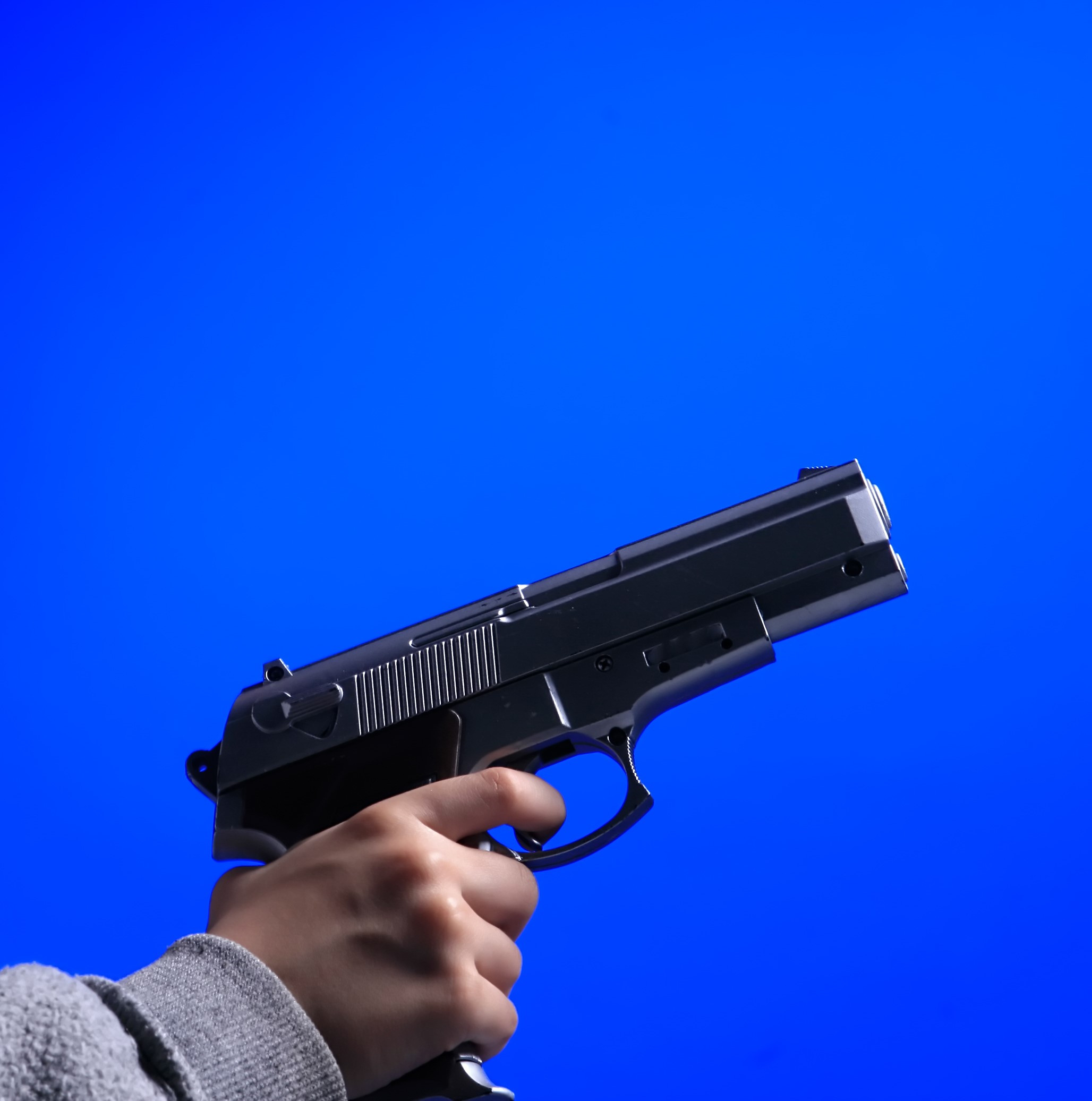 Un băiat în vârstă de zece ani și-a împușcat mama pentru că a refuzat să-i cumpere o cască de realitate virtuală