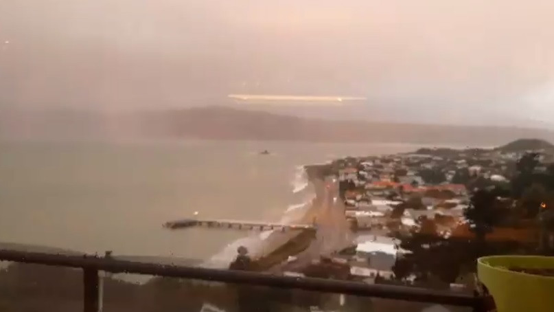 O furtună polară anulează cursele aeriene şi închide autostrăzile din Noua Zeelandă. VIDEO