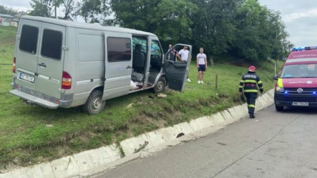 Un bărbat a făcut infarct în timpul unui accident de microbuz, condus de un șofer beat