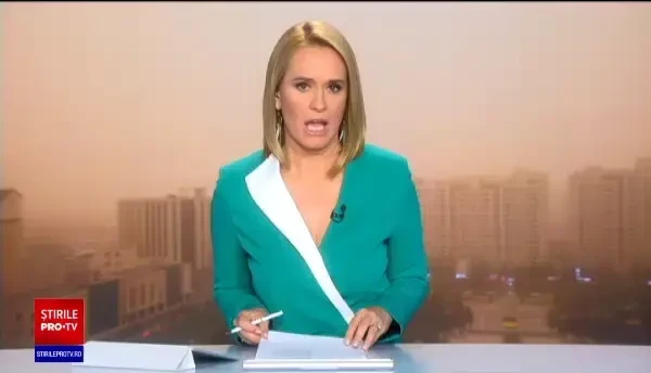 Furtună uriașă de nisip în nordul Chinei. Vântul a creat un zid compact care a înghițit totul în cale