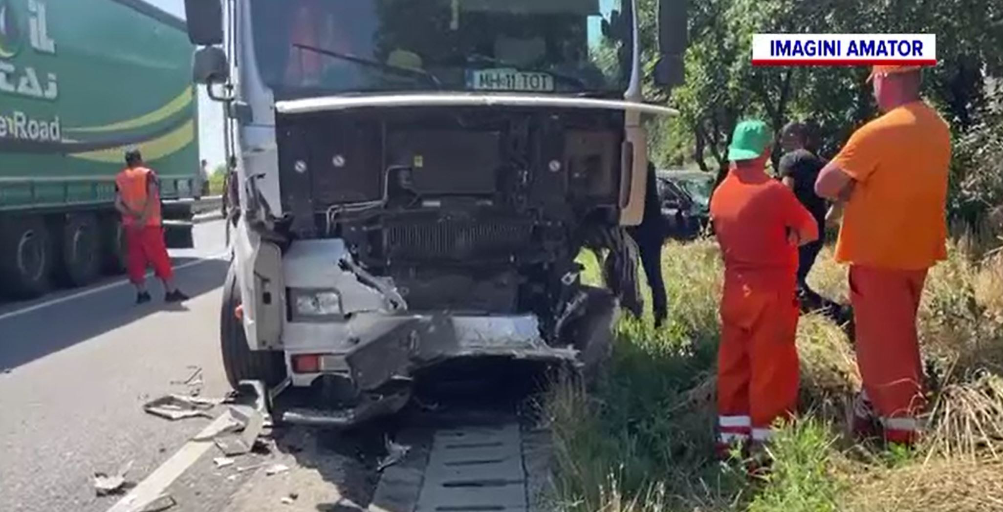 Doi soți din Craiova, morți după ce mașina lor s-a izbit violent de un tir