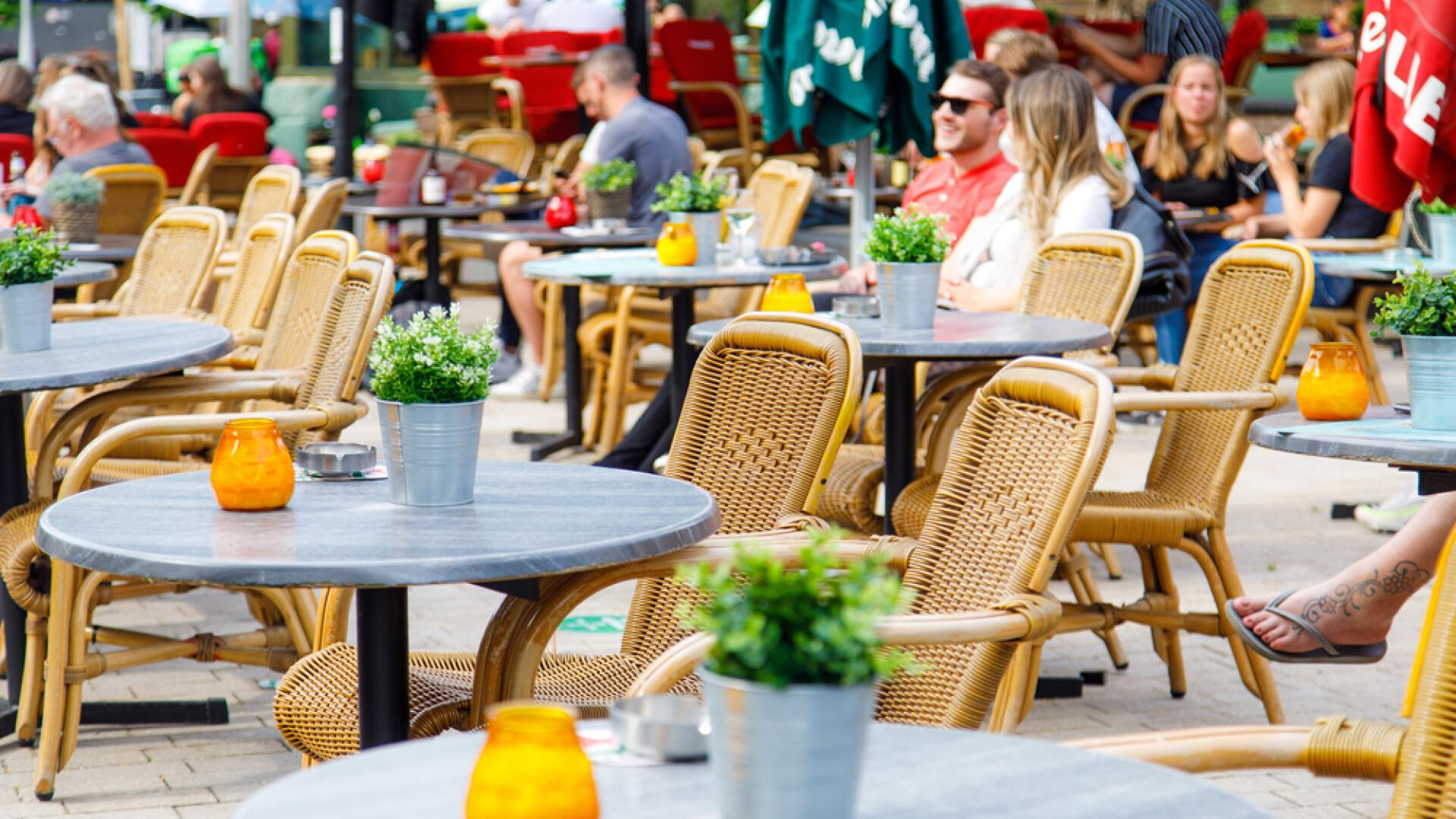 Nouă etapă de relaxare a restricţiilor. Se deschid cluburile şi discotecile pentru cei vaccinaţi