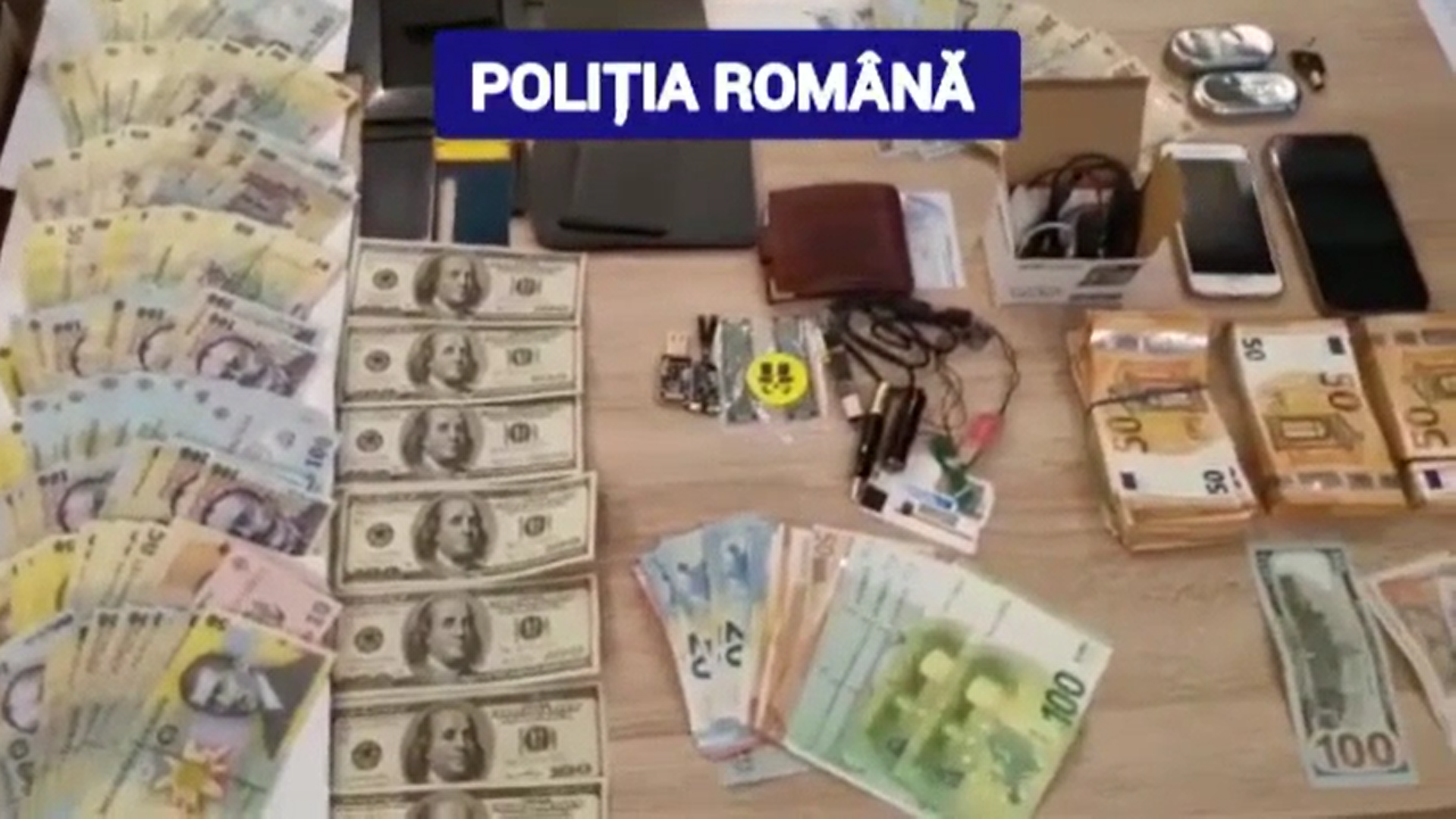 Câțiva samsari de maşini din Dâmbovița sunt bănuiți că ar fi cumpărat autoturisme cu bani falși