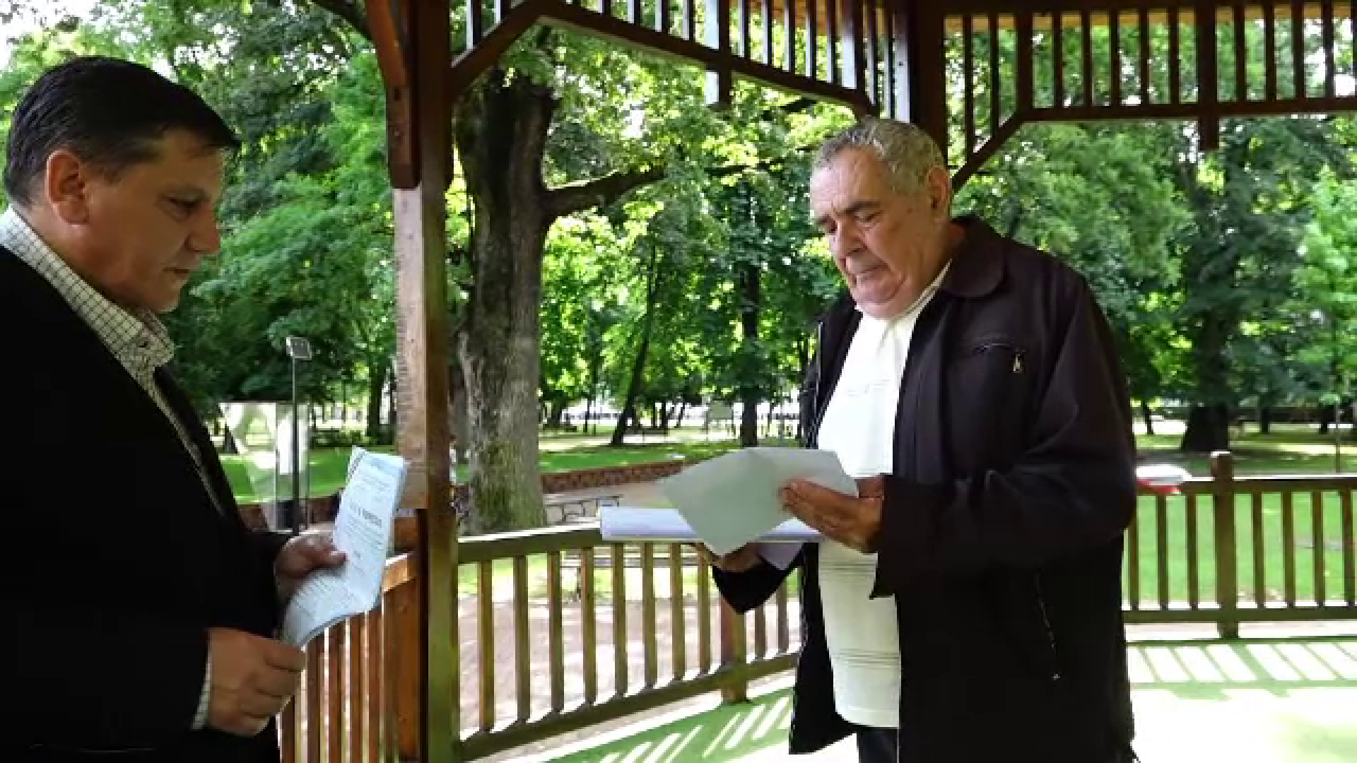 Povestea emoționantă a bărbatului care a amenințat că se aruncă în aer în fața Prefecturii din Bistrița