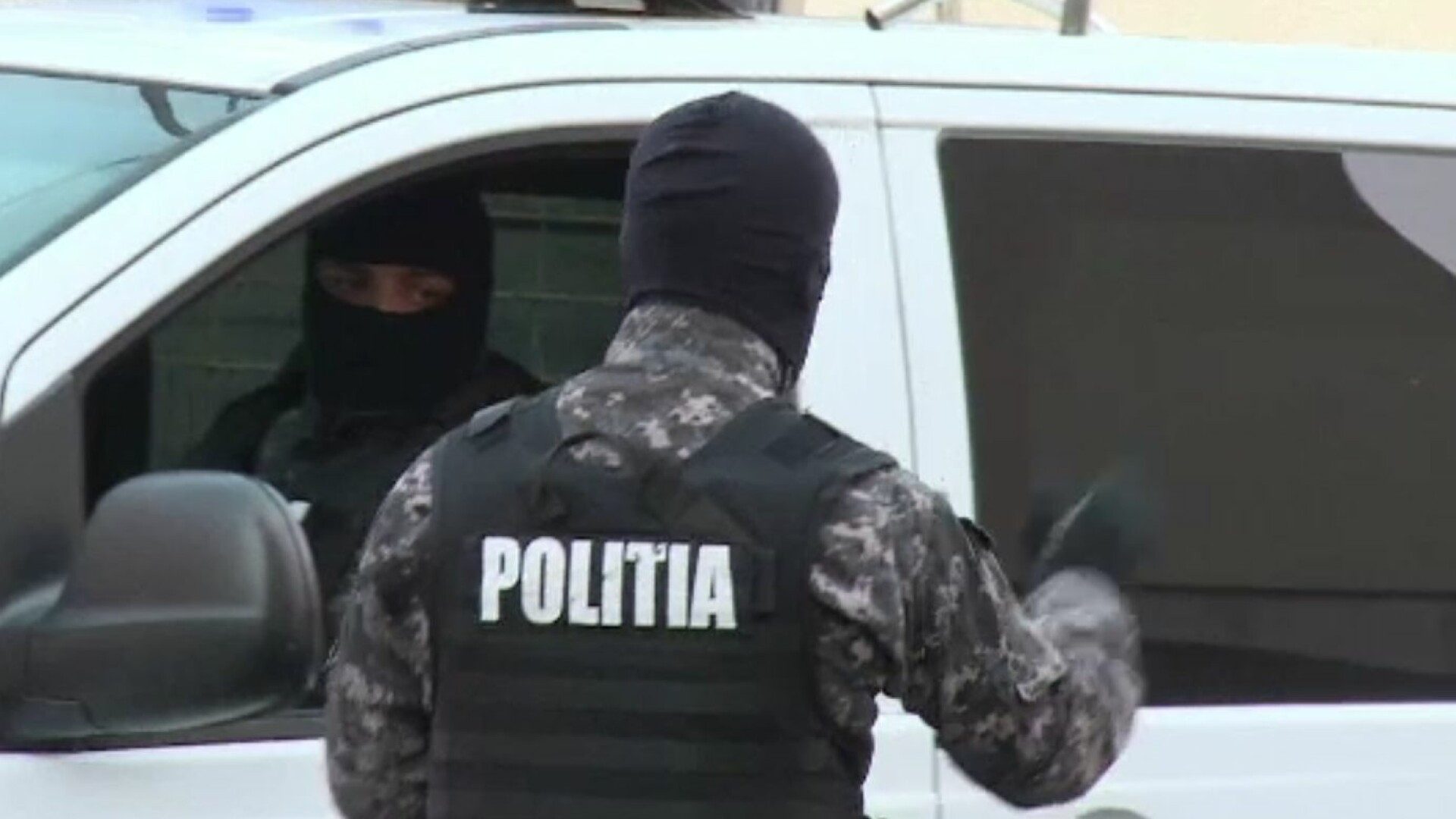 Percheziţii la poliţiştii din Braşov. Sunt suspectaţi de luare și dare de mită, trafic de influenţă, abuz în serviciu