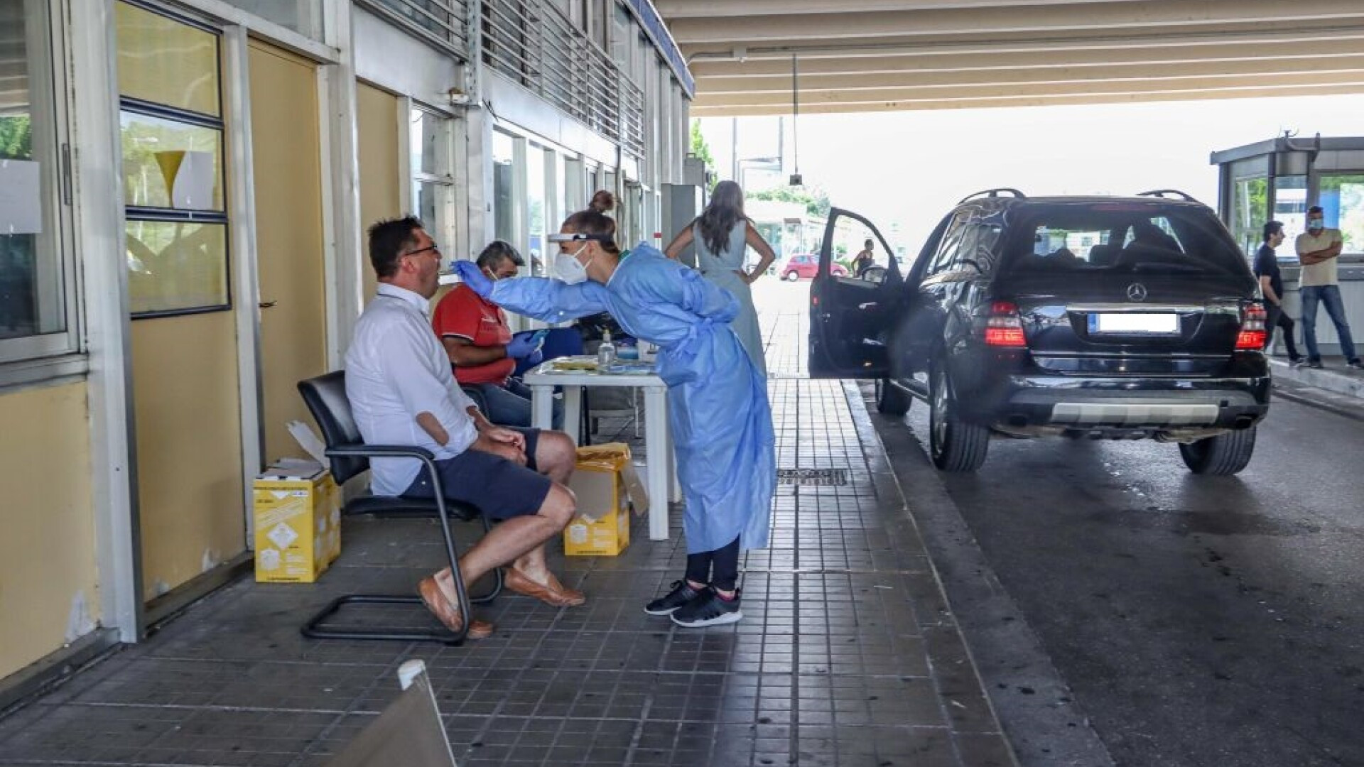 Grecia nu testează Covid-19 toți turiștii care intră în țară. MAE anunță „o regretabilă eroare de traducere”