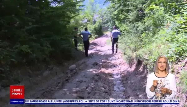 Un bărbat de 72 de ani din Dâmbovița a ajuns la spital după ce s-a prăbușit cu ATV-ul într-o râpă adâncă