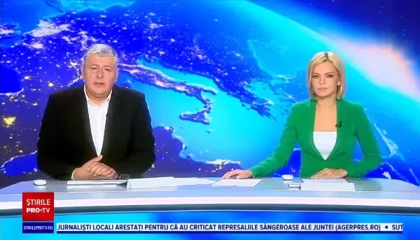 Un trăsnet a lovit acoperişul unui bloc din Câmpina și a provocat un incendiu