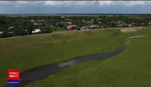 Comuna Șelaru, din Dâmbovița, locul unde șoselele nou construite au provocat inundații în casele oamenilor