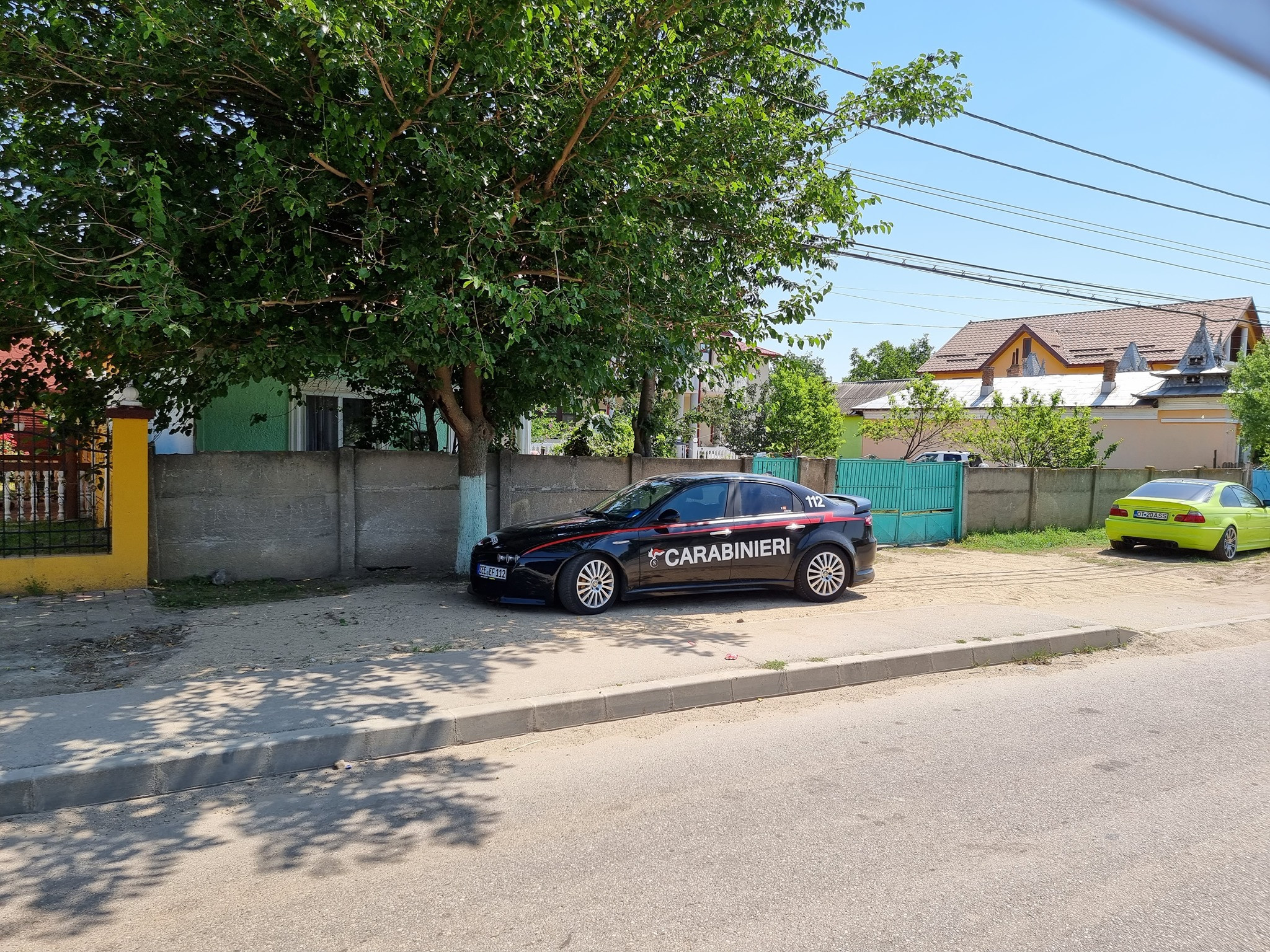 Ce a pățit șoferul din Drăgănești-Olt care și-a inscripționat mașina cu „Carabinieri” și „112”