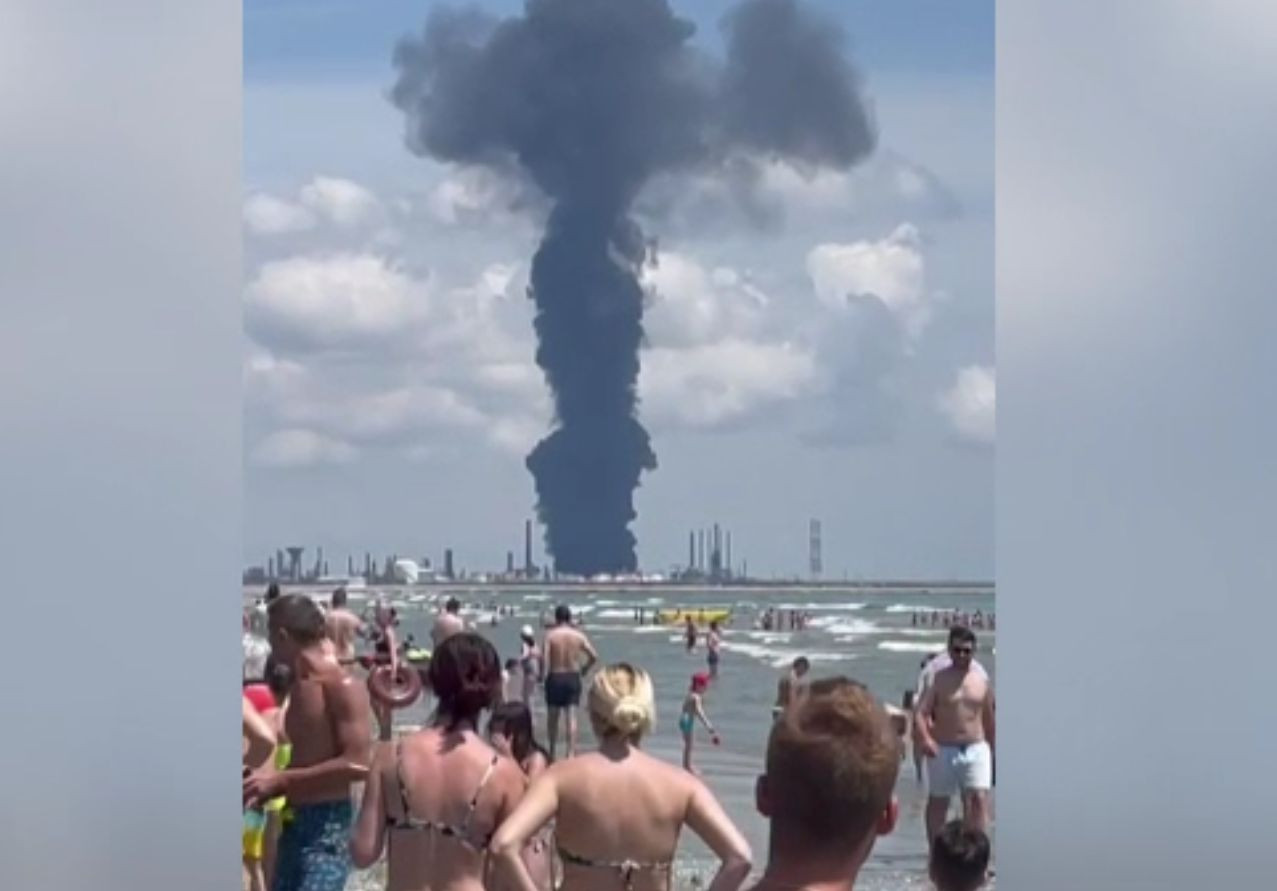 Cum au reacționat turiștii de pe plajă la momentul exploziei de la Năvodari. Martor: „Mi s-a făcut pielea de găină!
