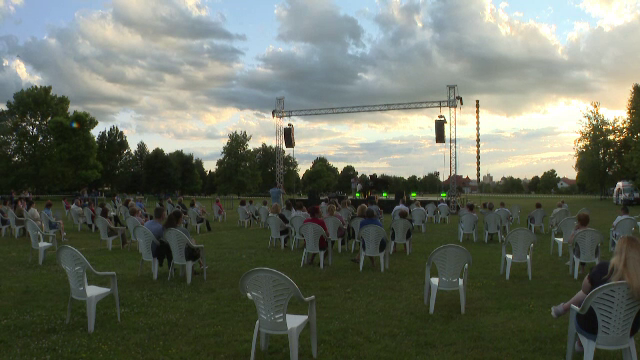 Concert cu opere clasice la Târgu Jiu. Sunetele viorii lui George Enescu au încântat spectatorii