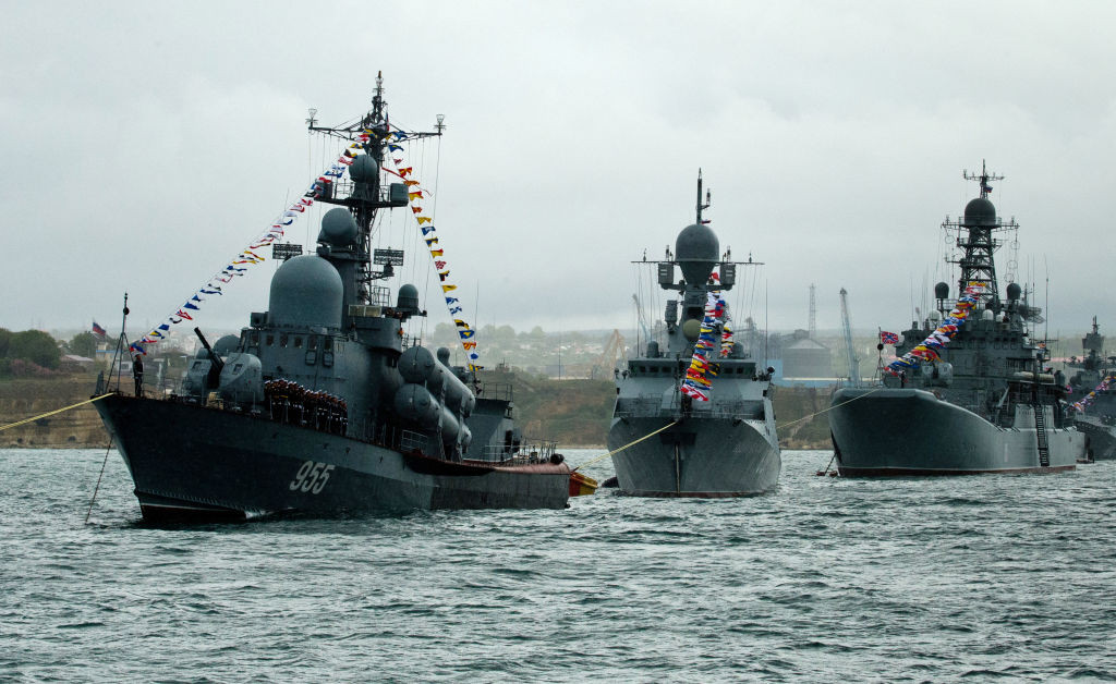 Avioane militare ruse au simulat bombardarea unor nave inamice în Marea Neagră