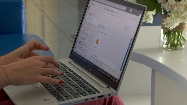 Munca de acasă a devenit pentru români cel mai important beneficiu extrasalarial după tichetele de masă