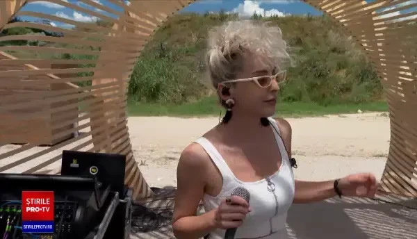 Peste 40.000 de români au început pe litoral petrecerile ca-n vremurile bune. ”Avem o sortimentație foarte largă de băuturi”