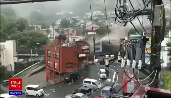 Dezastru în Japonia, în urma unei alunecări de teren. 2 persoane au murit și 20 sunt date dispărute. FOTO