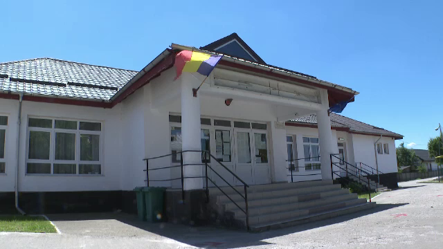 Într-un liceu din Gorj niciun elev nu a mai luat Bacul de ani de zile, în frunte cu primarul. ”Își bat joc de învățământ”