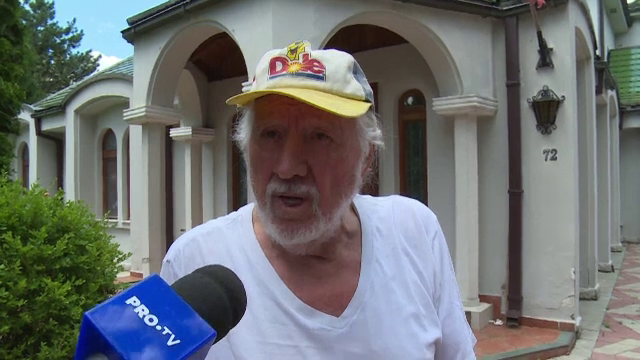 Incendiu la vila din Dâmbovița a unui fost consul, stins cu apa din piscină. Vecinii cred că el a dat foc: Ăștia sunt cretini