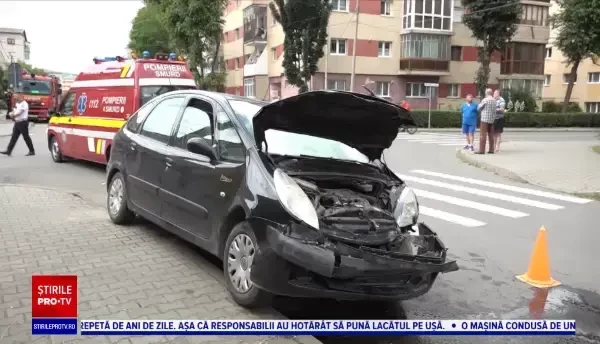 Două mașini s-au izbit în Alba Iulia. Unul dintre șoferi era beat și nu ar fi acordat prioritate
