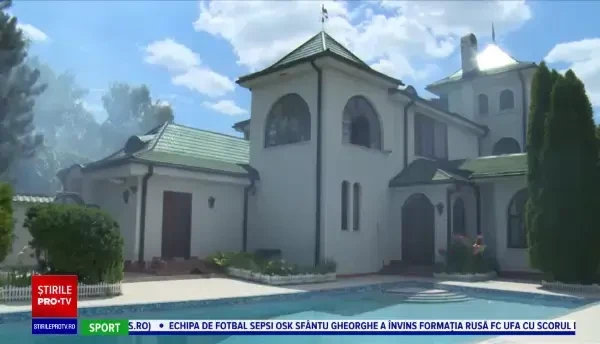 Incendiu la vila din Dâmbovița a unui fost consul, stins cu apa din piscină. Vecinii cred că el a dat foc: Ăștia sunt cretini