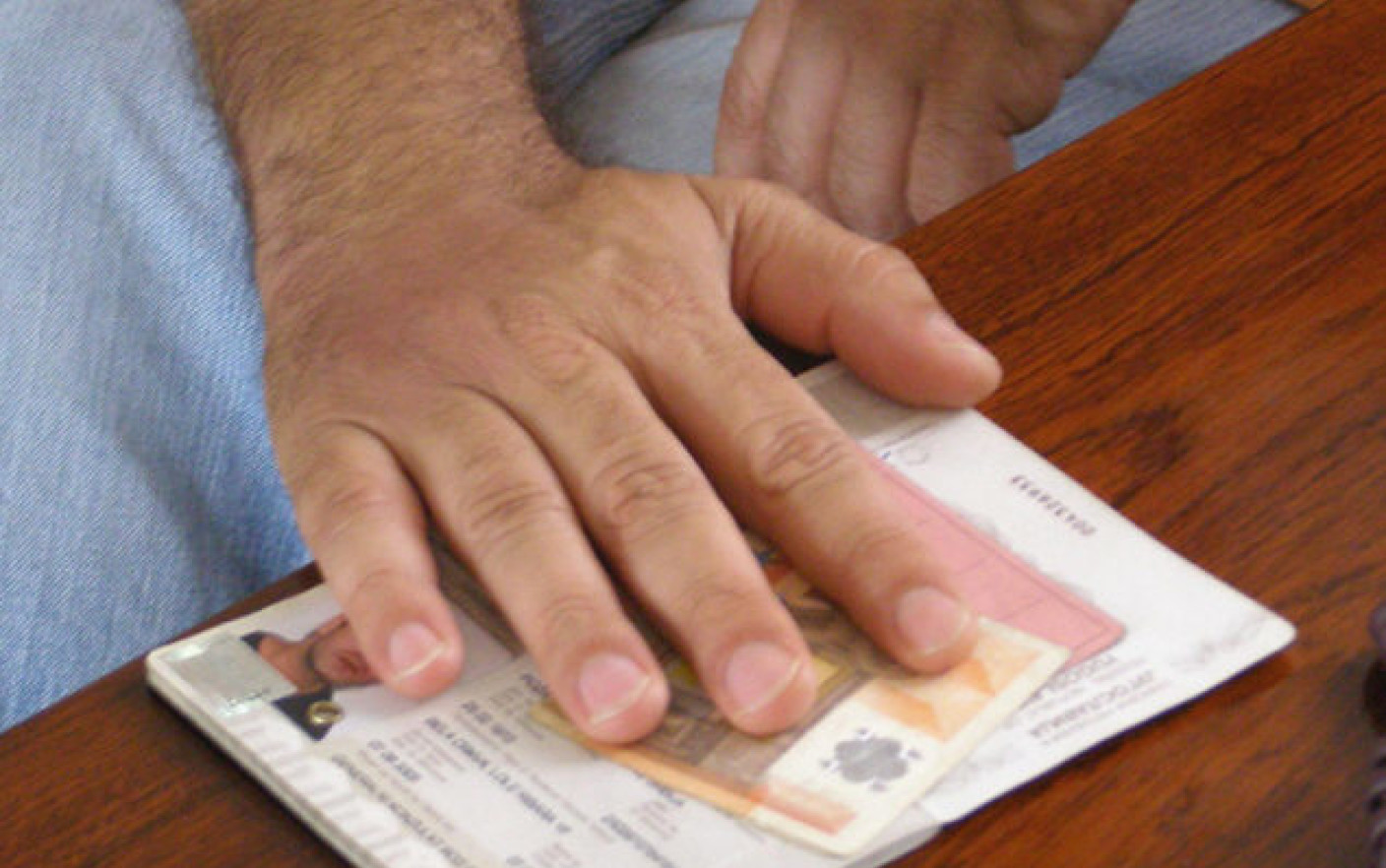 Un inspector fiscal şi zeci de poliţişti de frontieră de la Nădlac, trimişi în judecată pentru luare de mită