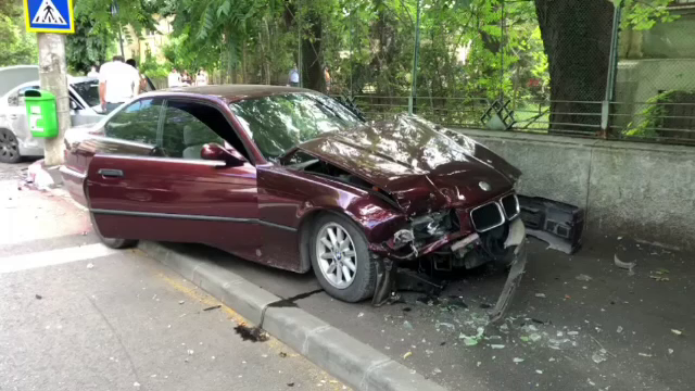 Un șofer a rănit doi copii în timp ce încerca să scape de poliție, în Târgoviște