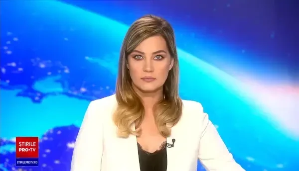 O căprioară a supraviețuit în mod miraculos după ce a fost lovită de o mașină în Botoșani