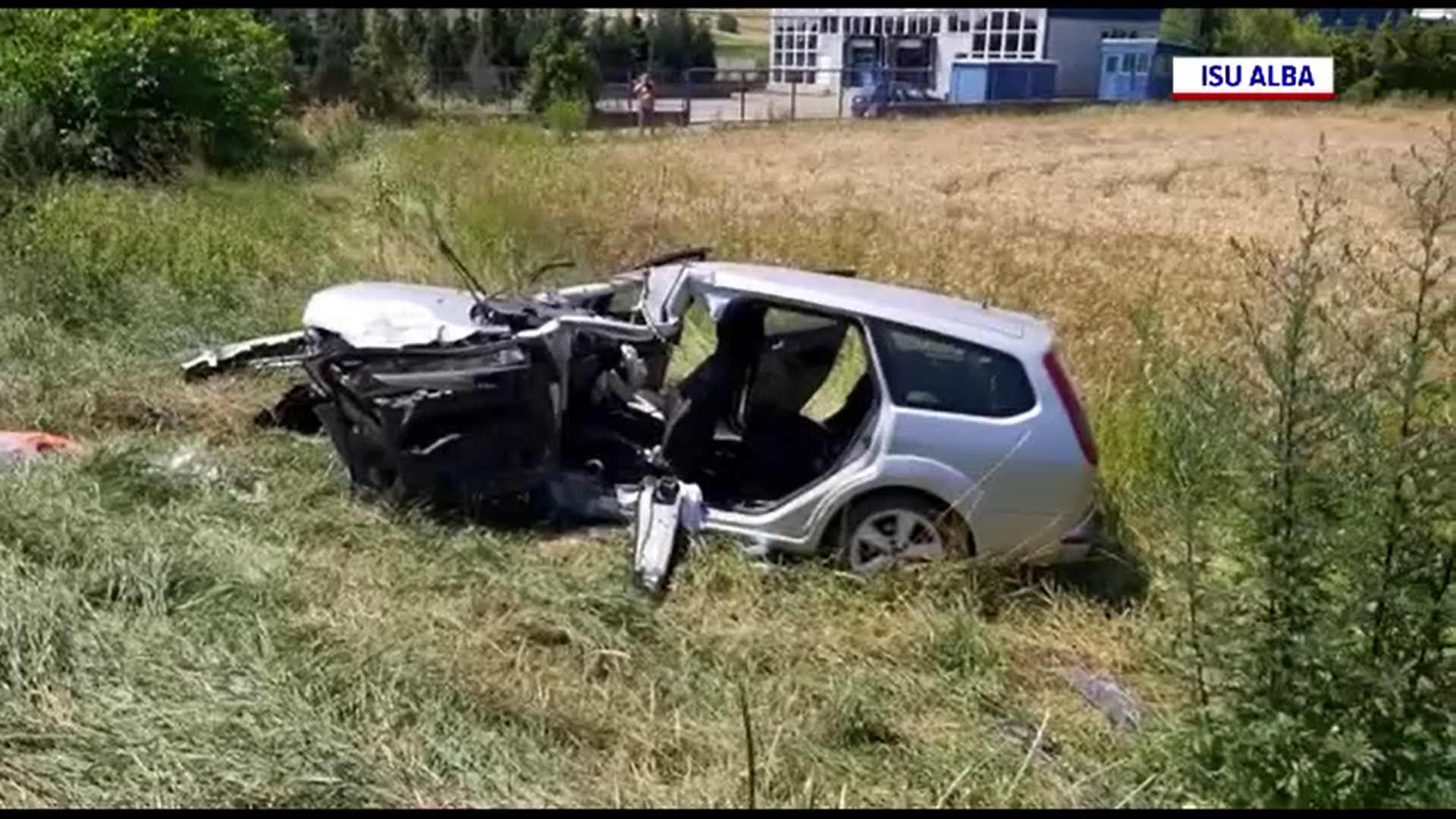 Un bărbat a rămas încarcerat după ce a intrat în coliziune cu un camion pe DN1