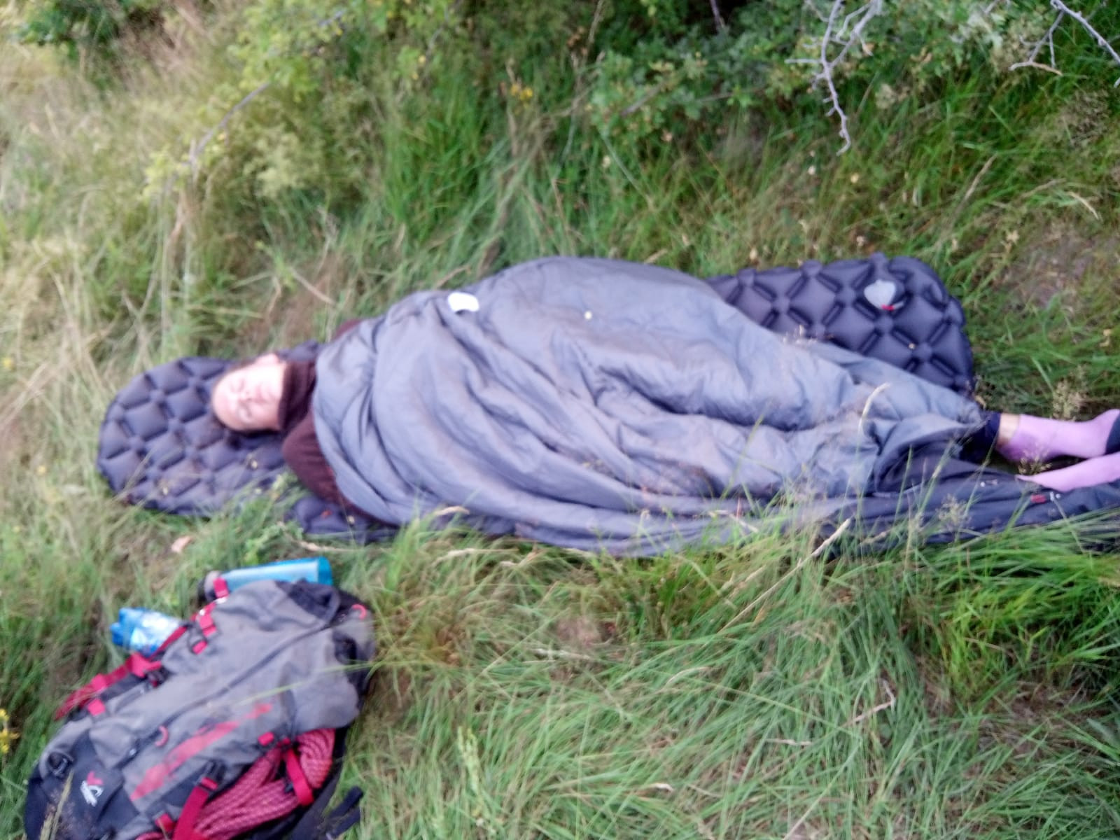 Cinci cehi plecați în drumeție în Hunedoara au fost salvați de salvamontiști. O femeie a fost dusă de urgență la spital