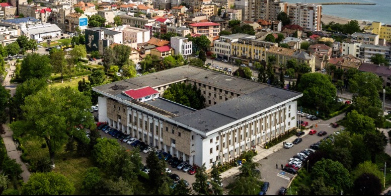 O femeie din Constanța este obligată să își dărâme balconul. Inițial, fusese condamnată la închisoare