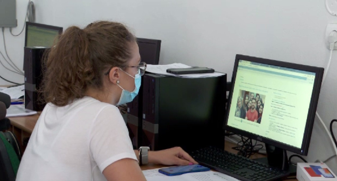 Începe admiterea la facultate. Viitorii studenți primesc o mână de ajutor: “Și noi am trecut prin aceleași emoții”