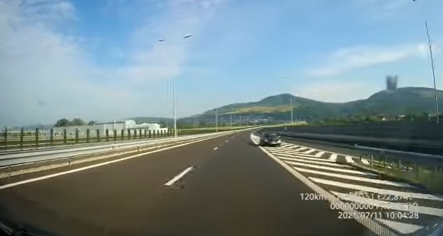 Un șofer a fost filmat circulând pe contrasens pe A1 Lugoj-Deva