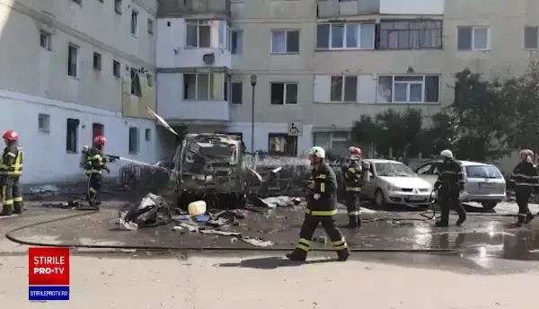 O dubă a explodat în Râmnicu Vâlcea
