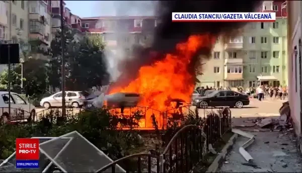 O dubă a explodat în Râmnicu Vâlcea. Șoferul a fost aruncat în aer câţiva metri. VIDEO