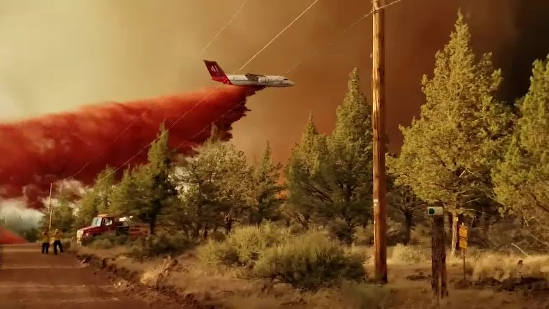 Coasta de vest a SUA rămâne pradă arşiţei şi incendiilor de vegetaţie