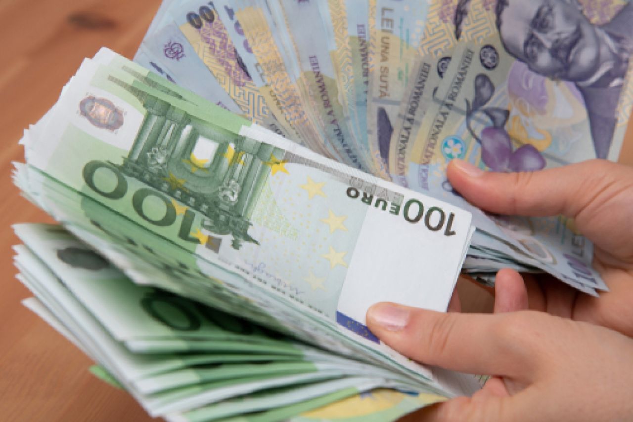 Nou record pe interbancar. Cursul Leu-Euro a depășit nivelul de 5,35 lei